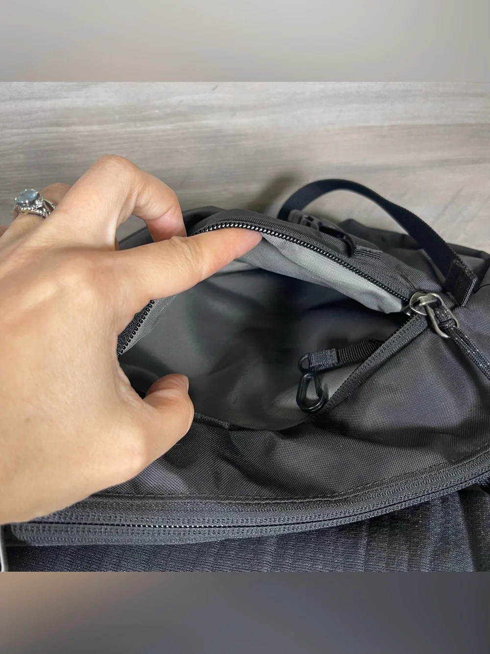 Patagonia Black Atom Sling Bag 8L Mini Padded Pocket Backpack Travel Hiking